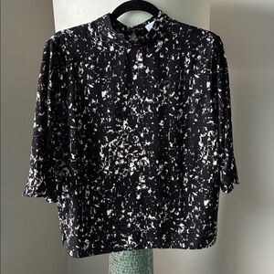 14th & Union Abstract Black and White Blouse